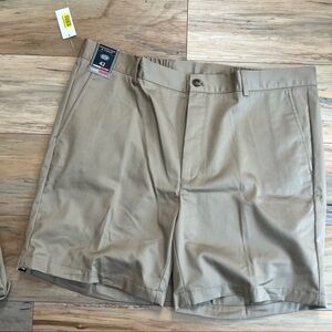 NEW-Mens Shorts Sz 42-Khaki-Classic Fit-Flat Front-Stretch Waist-Roundtree&Yorke